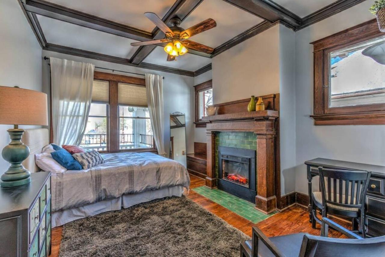 Classic Woodwork And Details In 1912 Colonial Memphis Eksteriør billede