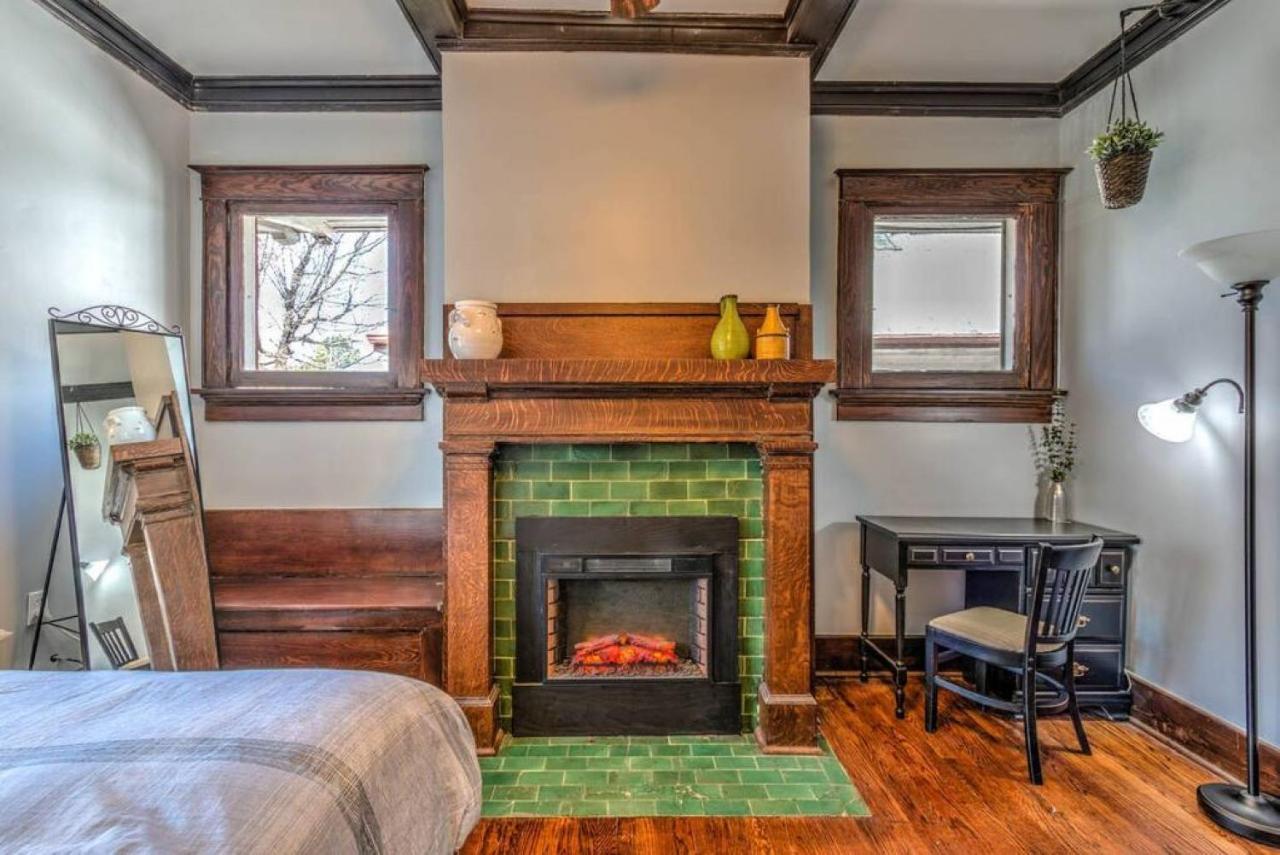 Classic Woodwork And Details In 1912 Colonial Memphis Eksteriør billede